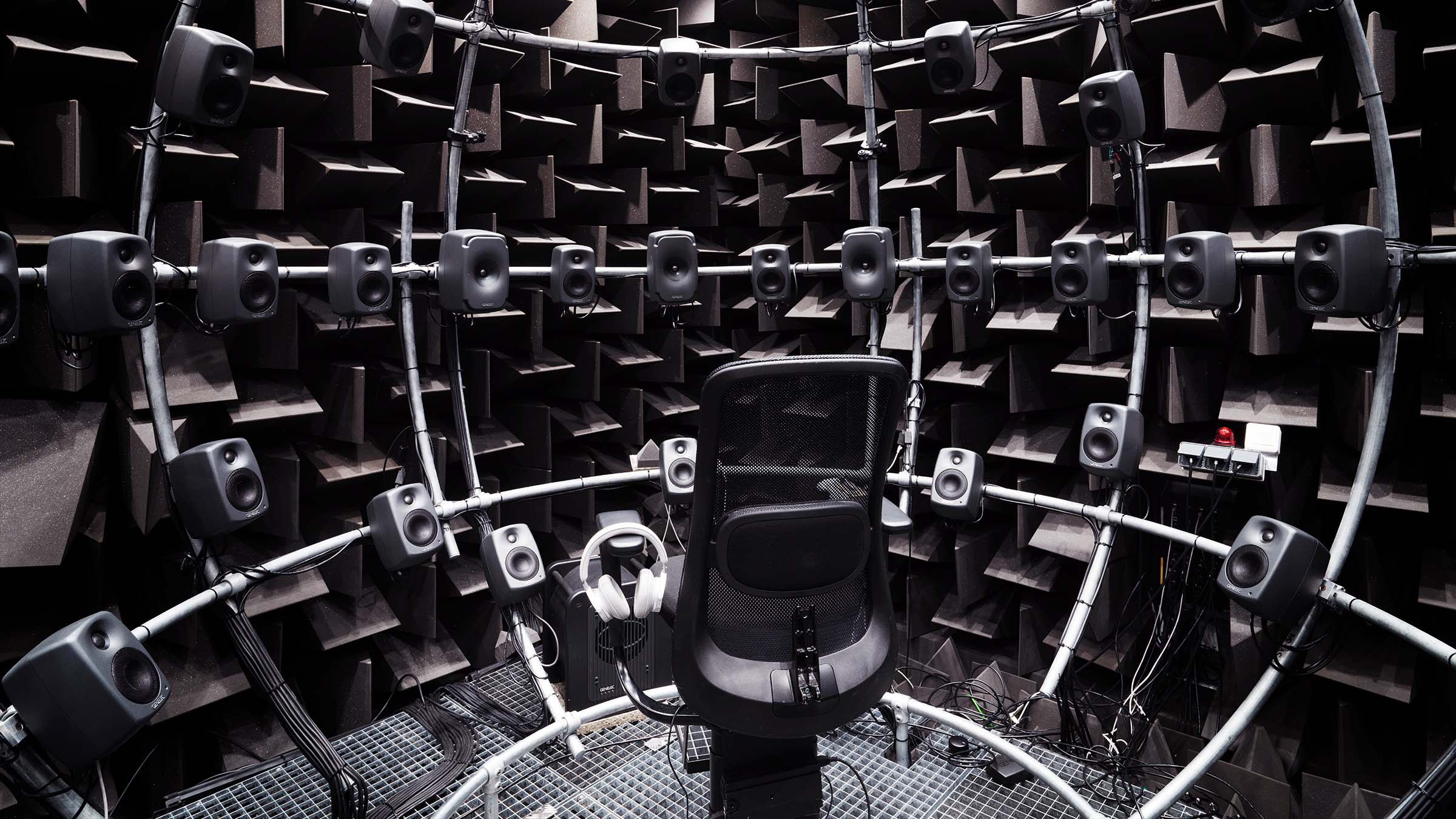 TCL X11K з міжнародним рівнем налаштування Golden Ear Tuning