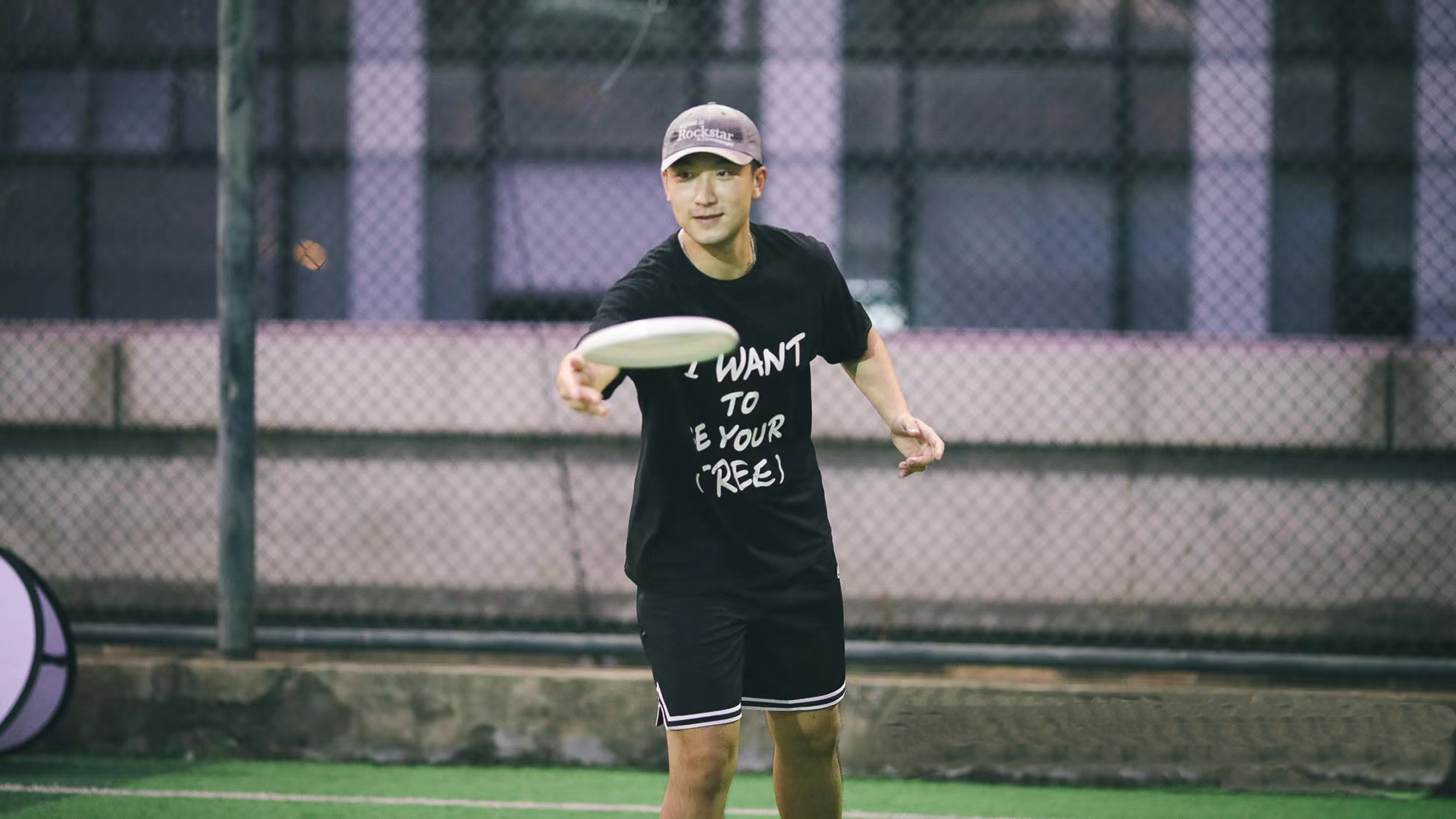 在挥洒汗水中释放热爱