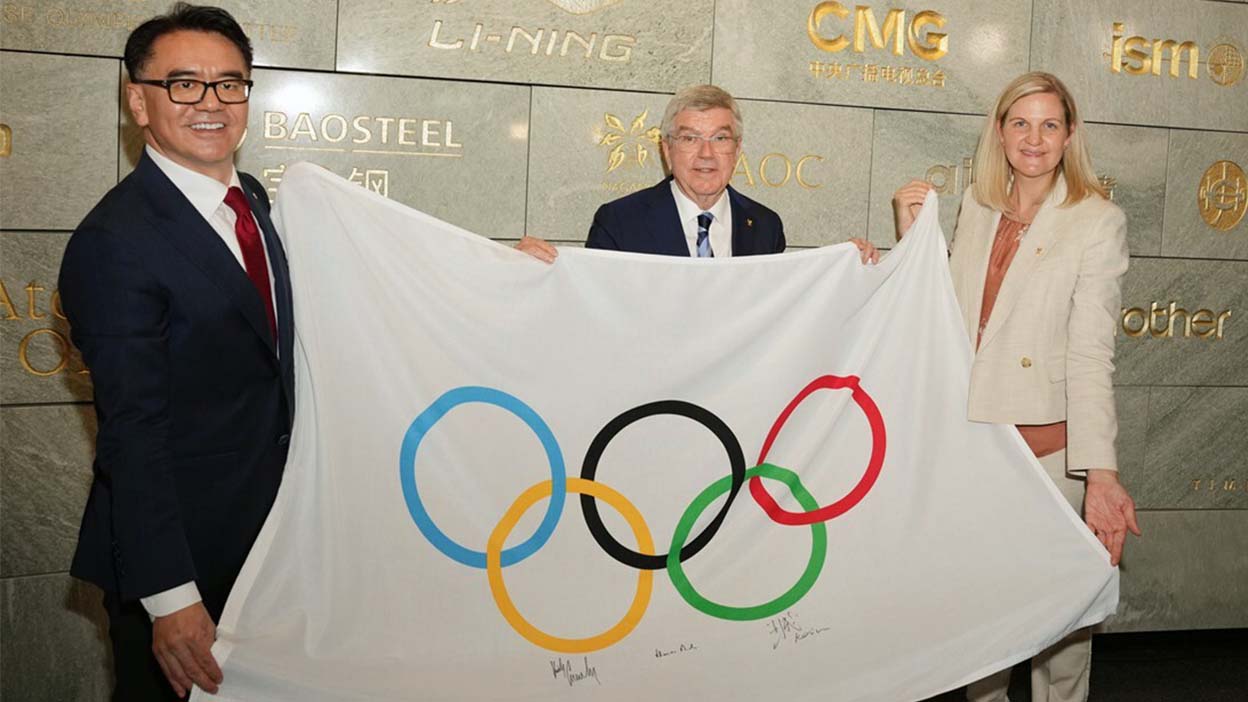 TCL, partenaire olympique mondial, scelle son engagement en inscrivant son nom sur le Mur des donateurs du Musée Olympique