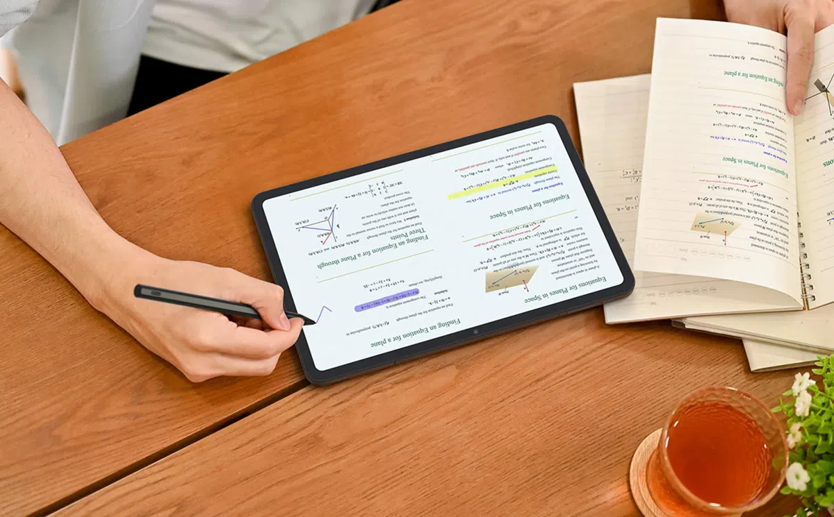 12 1 02.jpg?t=1761637308258&w=600&webp=true&dpr=1 TCL Tablet 11 FE (128GB HDD - 4 GB RAM) TCL TAB 11 FE Tablet Intuitive T-Pen⁶