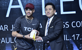 Neymar Jr. se estrena como embajador global de la marca TCL en su pueblo natal, São Paulo