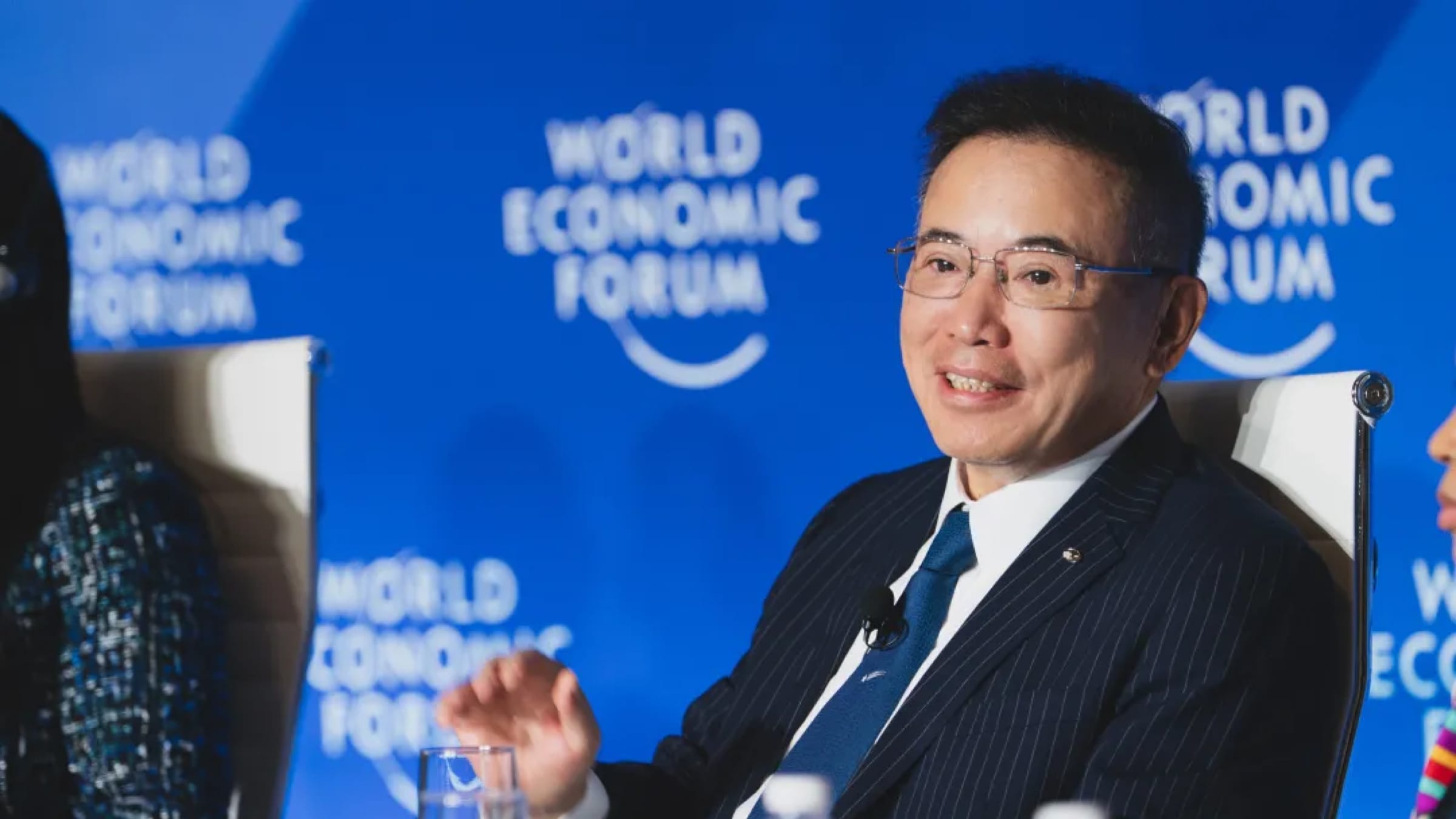 李东生出席2025年夏季达沃斯并担任联席主席，探讨推动全球经济均衡发展新模式